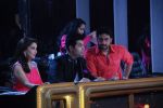 Madhuri Dixit, Karan Johar, Abhishek Bachchan on the sets of Jhalak Dikhhlaa Jaa 5 in Filmistan on 20th June 2012 (87).JPG